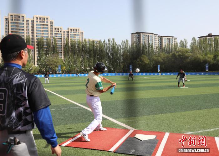 海峡两岸(宁夏)青年慢投垒球邀请赛在银川揭幕，