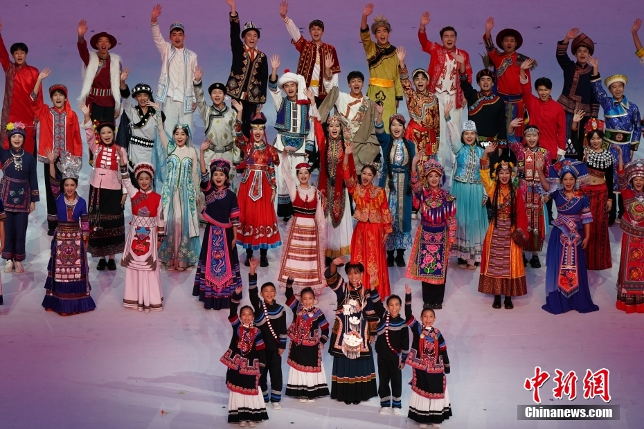 成都大运会开幕式以青春追梦为主题 融合蜀锦蓉