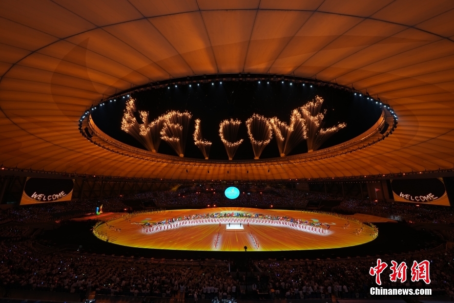 成都大运会开幕式以青春追梦为主题 融合蜀锦蓉