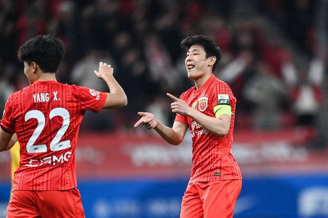 武磊8分钟双响打破302天球荒引国足回归热议