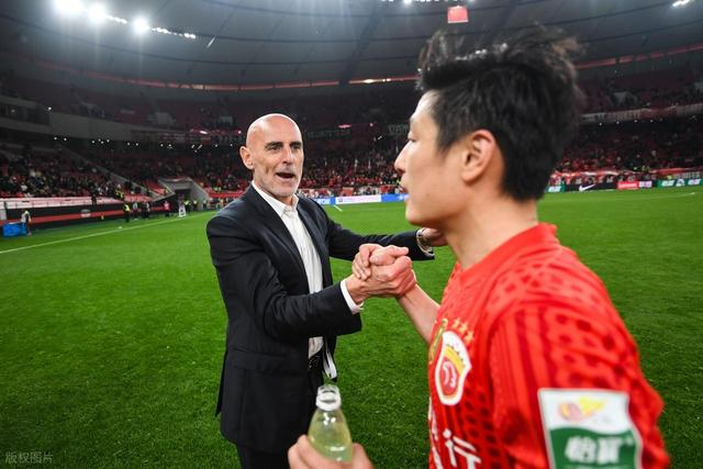 武磊8分钟双响打破302天球荒引国足回归热议