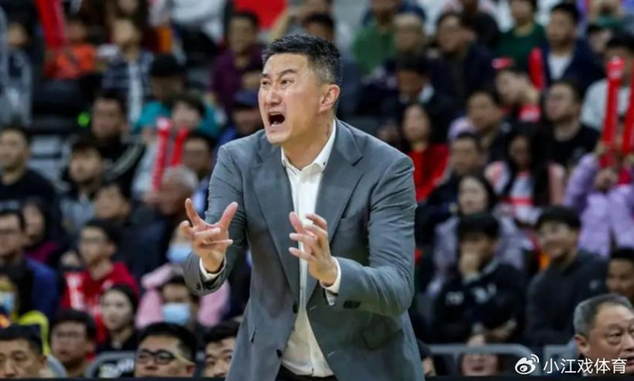 深圳队五连胜登顶积分榜，反超广东队冲击四强