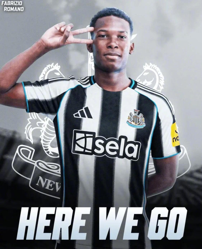 纽卡斯尔确认签下厄瓜多尔边锋约翰-马丁内斯