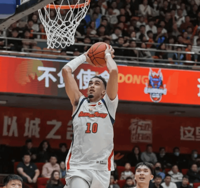 奎因38分11篮板助山东胜广东 数据亮眼却失误频发