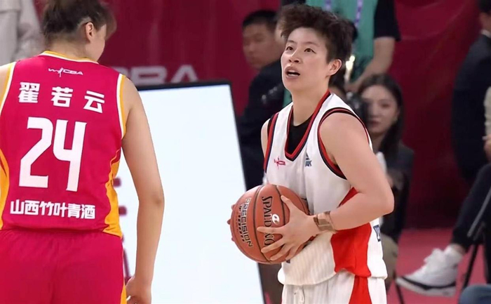 李缘逆袭成总决赛MVP 四川女篮客场夺冠掀数据争